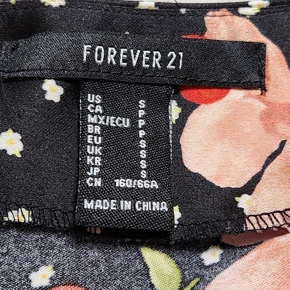 Size S Skirt Asymmetrical Ruffled skirt Cherry blossom print black pink Color - Picture 6 of 12